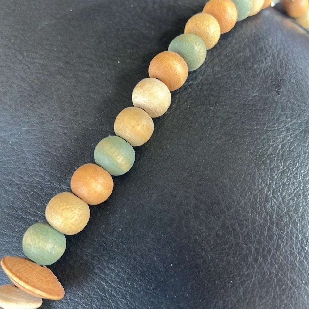 Wood beaded 1980’s‎ necklace